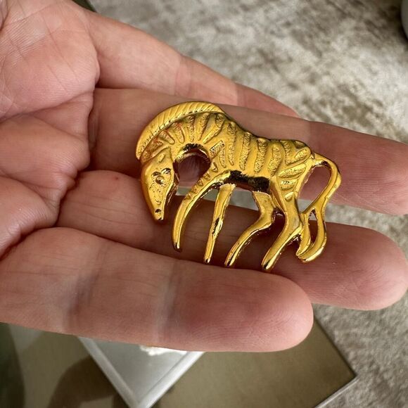 Vintage Gold Zebra Brooch - Picture 3 of 6